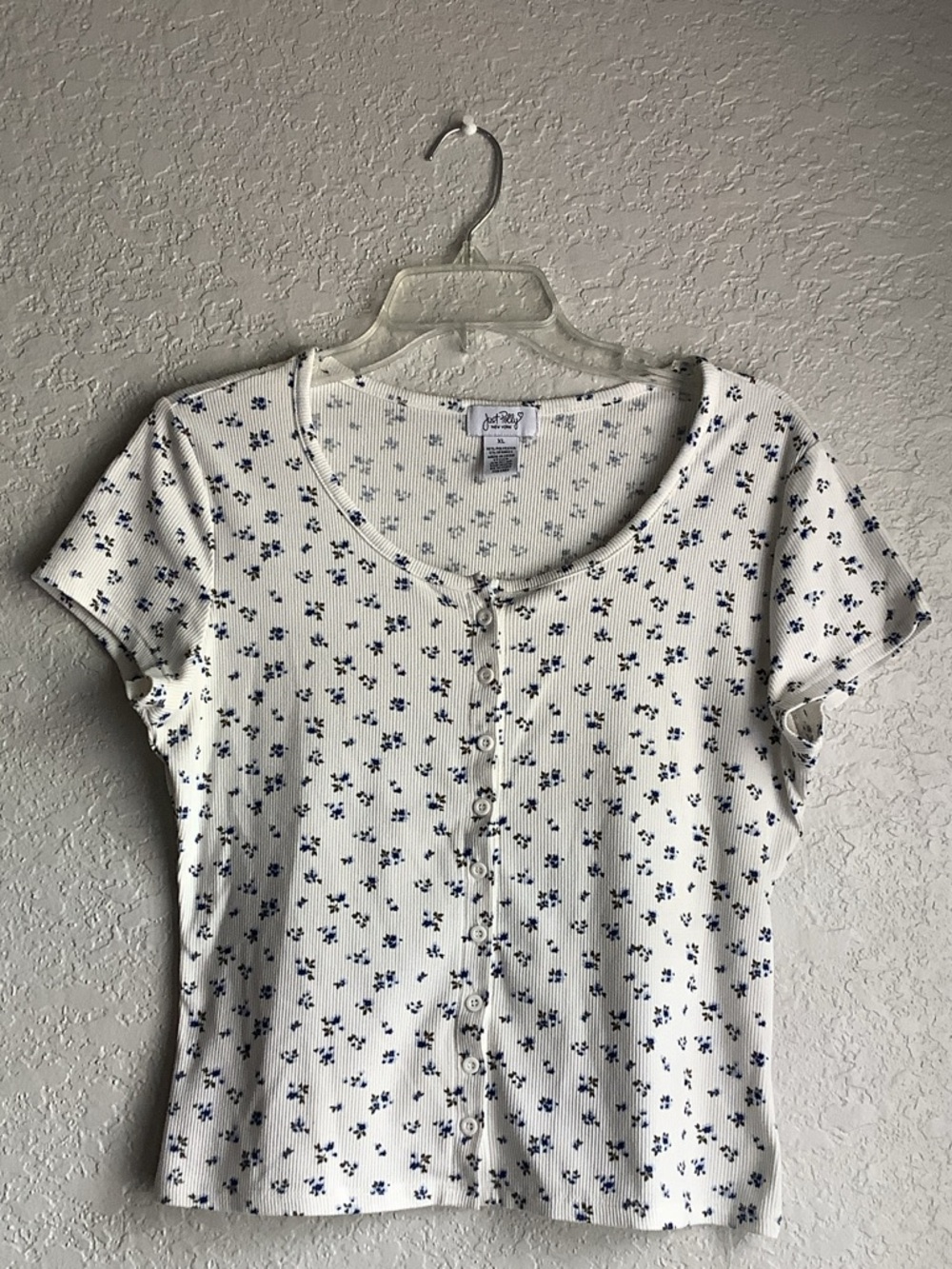 White Ribbed Floral Button-Front Crop Top